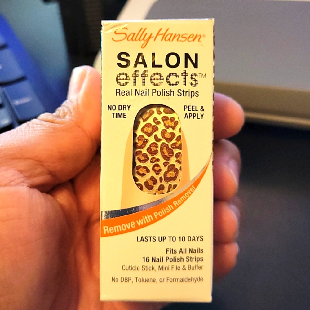 NIB. Sally Hansen Nail Polish Strips